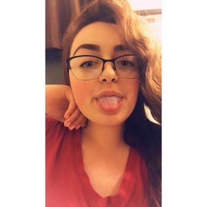 Meet your Posher, Alyssa